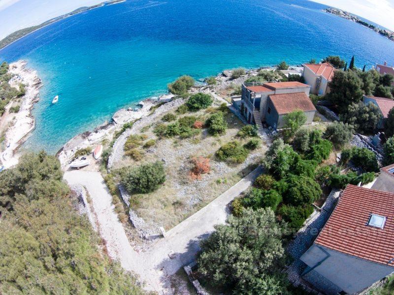 Nedokončený rodinný dům u moře