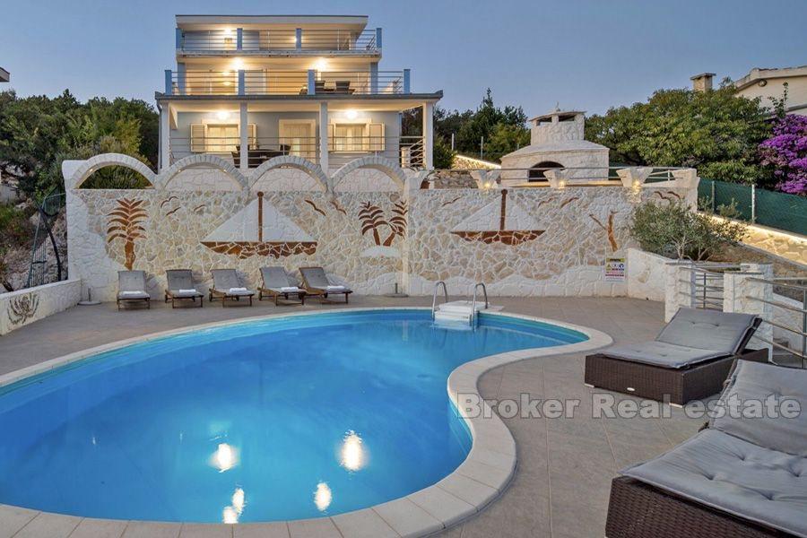 Belle villa avec piscine, à vendre