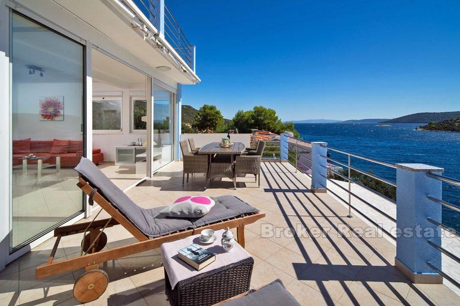 Beautiful villa with swimming pool, for sale