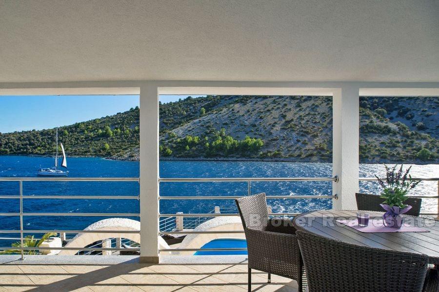 Bella villa con piscina, in vendita