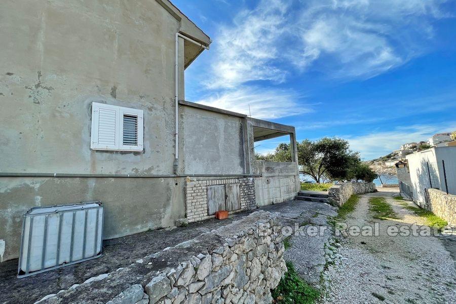 Casa non finita in prima fila al mare