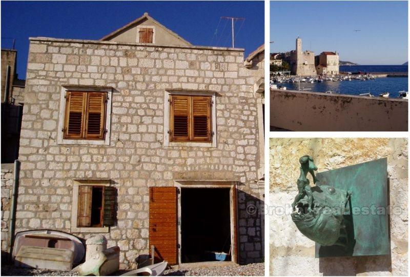 Tradicionalna dvojna ribarska kamena kuća