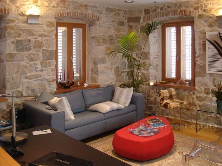 Fyra lägenheter i lägenhetshus