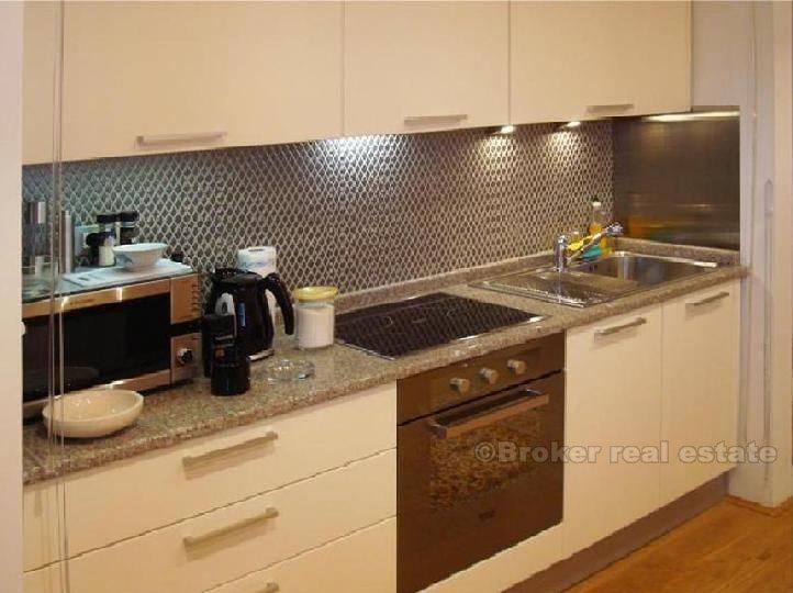 Fyra lägenheter i lägenhetshus