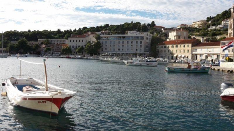 Två våningar lägenhet i centrum