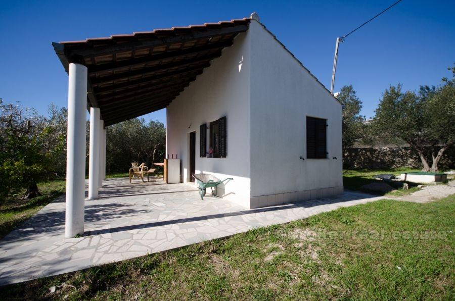 Dom z dużym działką budowlaną, na sprzedaż