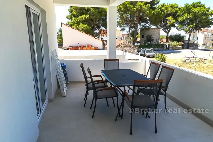 Willa z basenem, na sprzedaż