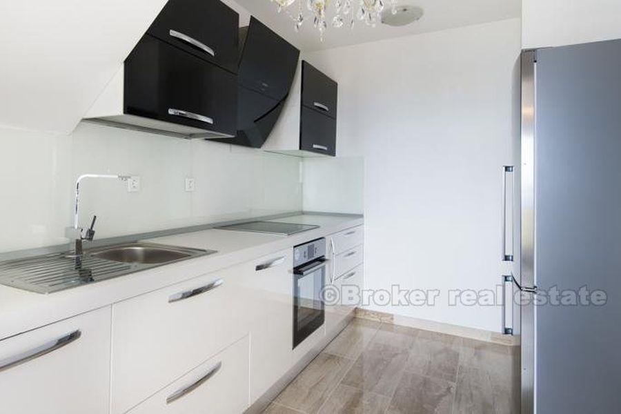 Two-storey three-bedroom apartment for rent