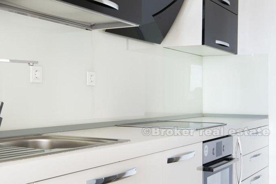 Two-storey three-bedroom apartment for rent