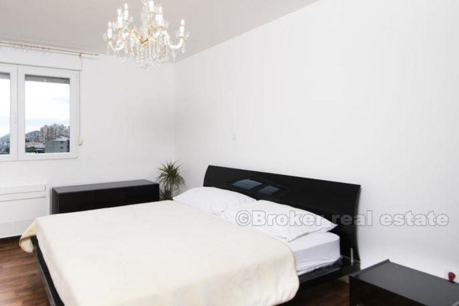 Dwupiętrowy trzypokojowy apartament do wynajęcia