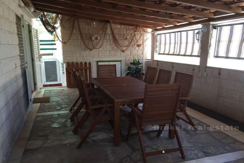 Samosotjeća kuća u starom dijelu grada