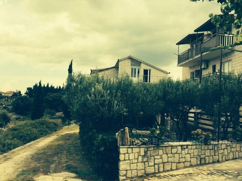 Hus under uppförande, till salu