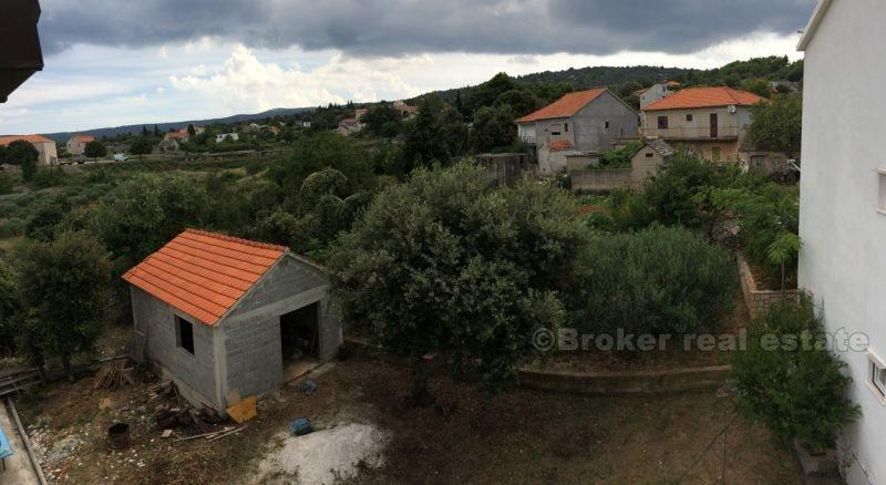 Hus under uppförande, till salu