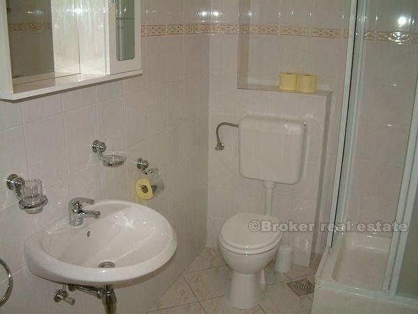 Appartement à deux chambres, à vendre