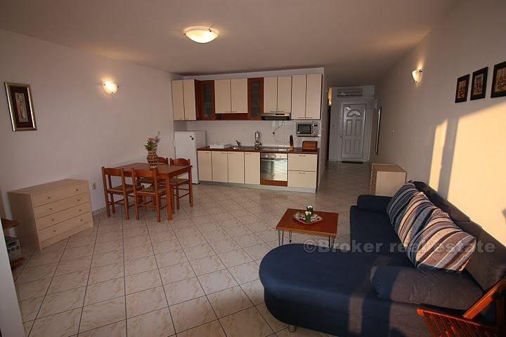 Двухкомнатная квартира, на продажу