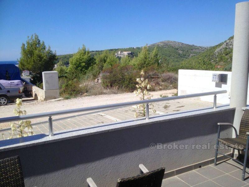 Leilighet i første etasje, til salgs