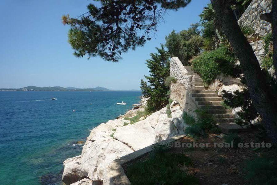 Willa z prywatnej plaży, na sprzedaż