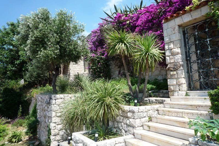 Villa avec plage privée, à vendre