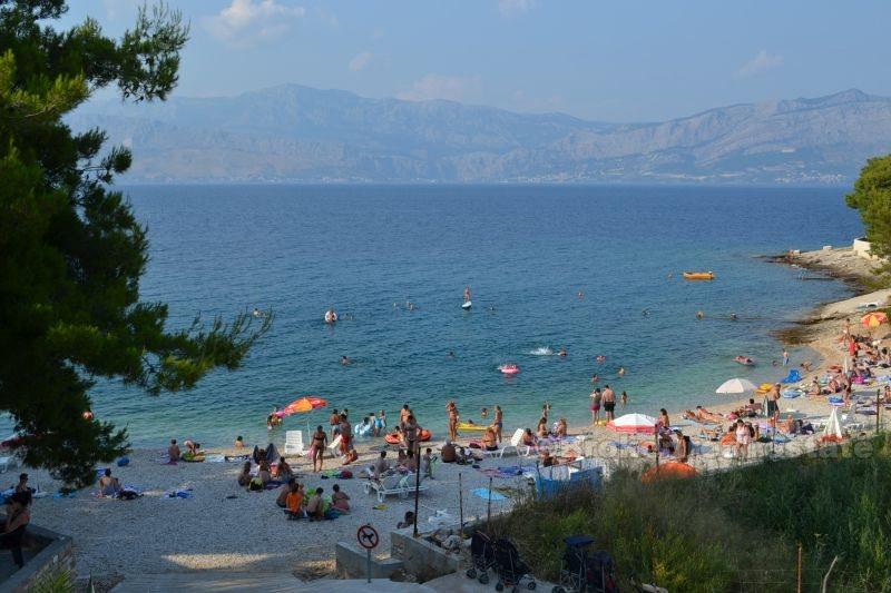 Hus på tre etasjer, til salgs