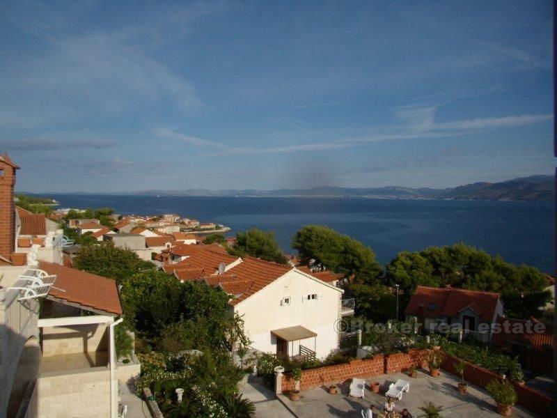 Hus på tre etasjer, til salgs