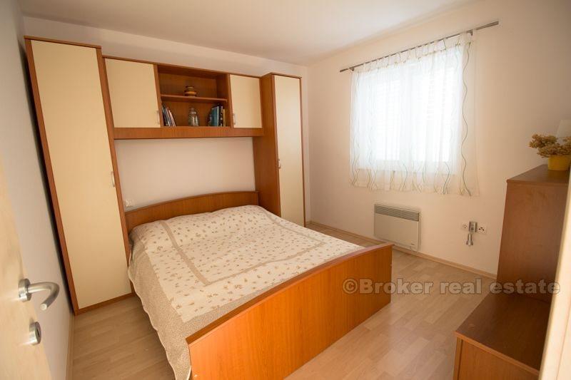 Appartamento al piano terra, in vendita