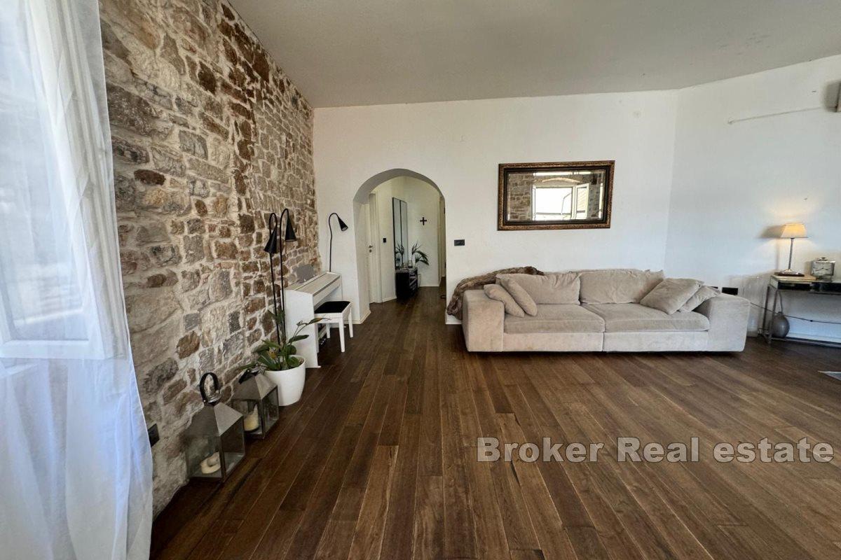 Apartament z dużym tarasem, na sprzedaż
