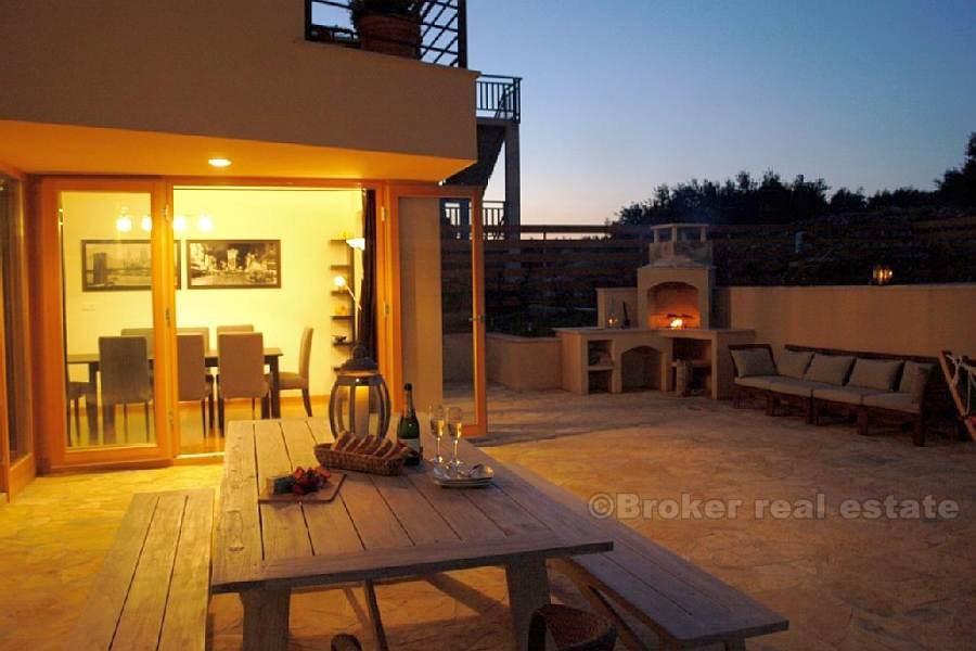 Maison moderne plein de lumière du jour, à vendre