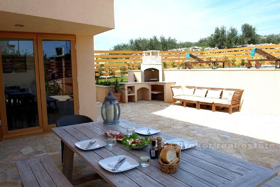 Modern house full of daylight, for sale