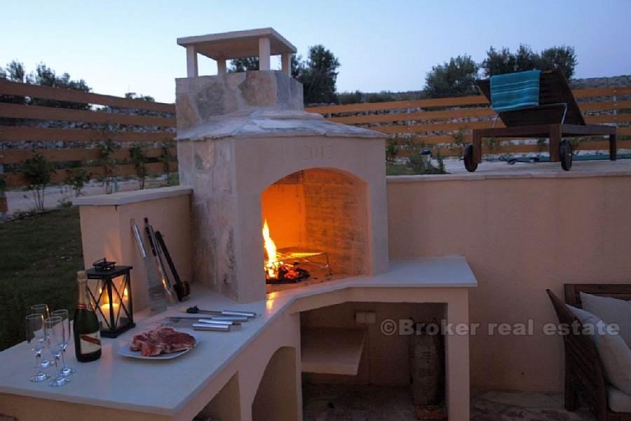 Moderna kuća s puno prirodnog svjetla, na prodaju