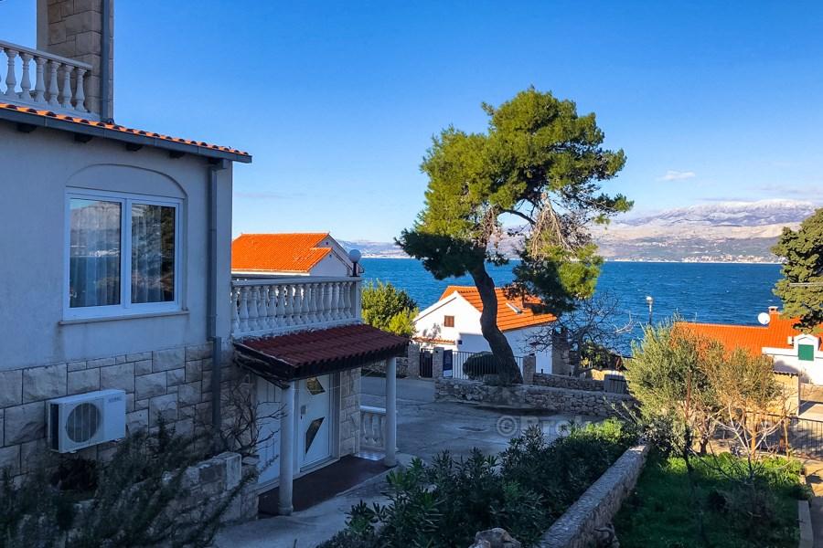 Residential-business building, 50 meters from the sea