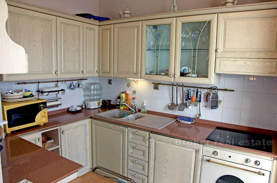 Spinut, Luxuriously furnished apartment