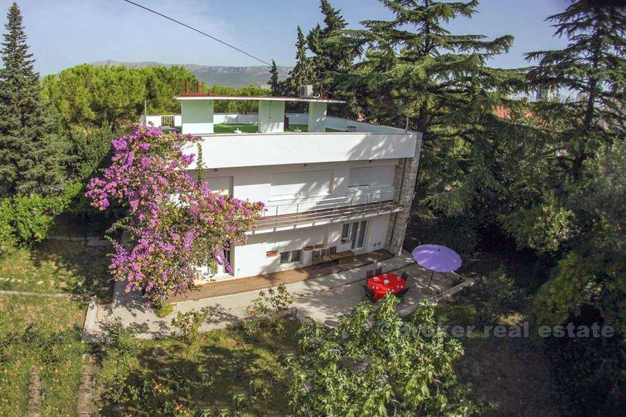 Samostojeća villa za prodaju i za iznajmljivanje