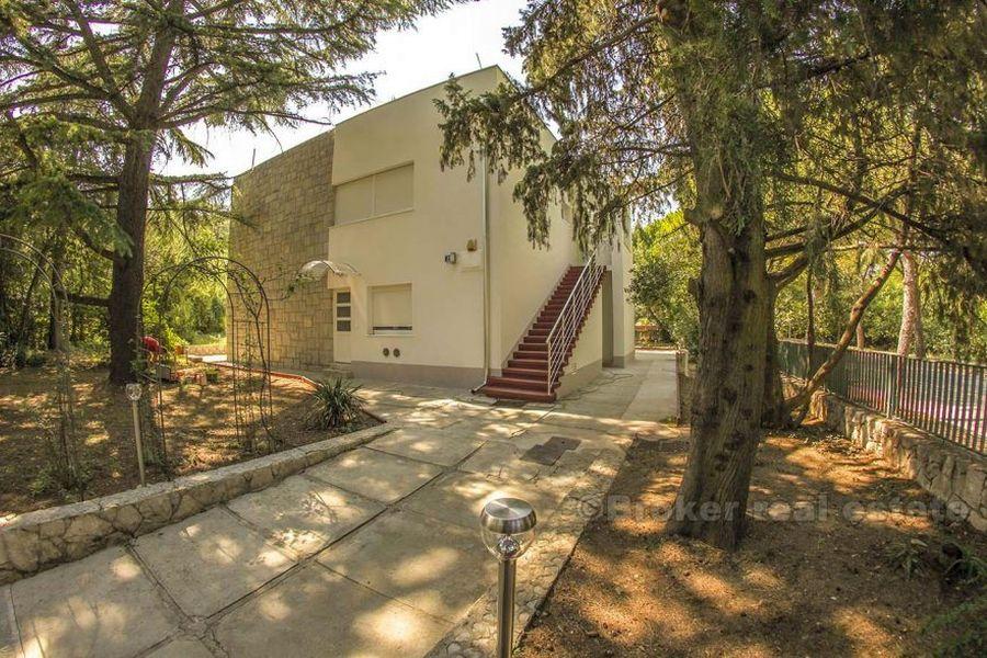 Detached villa, for sale and for rent