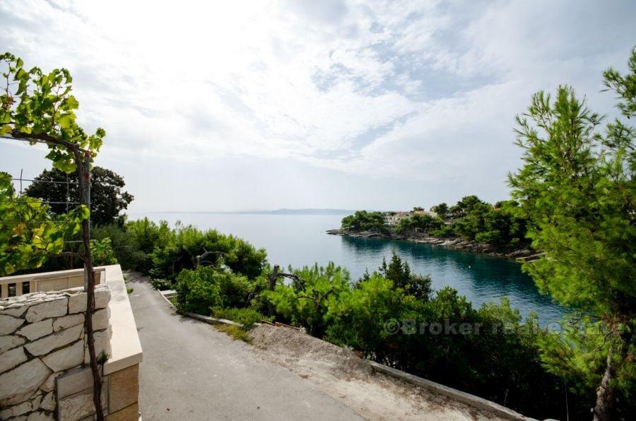 Fristående hus i första raden mot havet