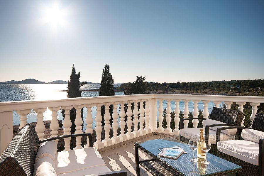 Bella villa, in vendita