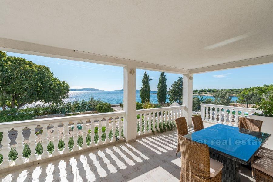 Bella villa, in vendita