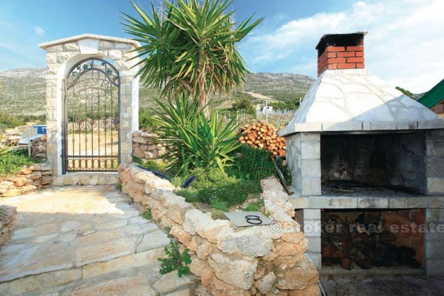 Zmodernizowany dom rodzinny, na sprzedaż