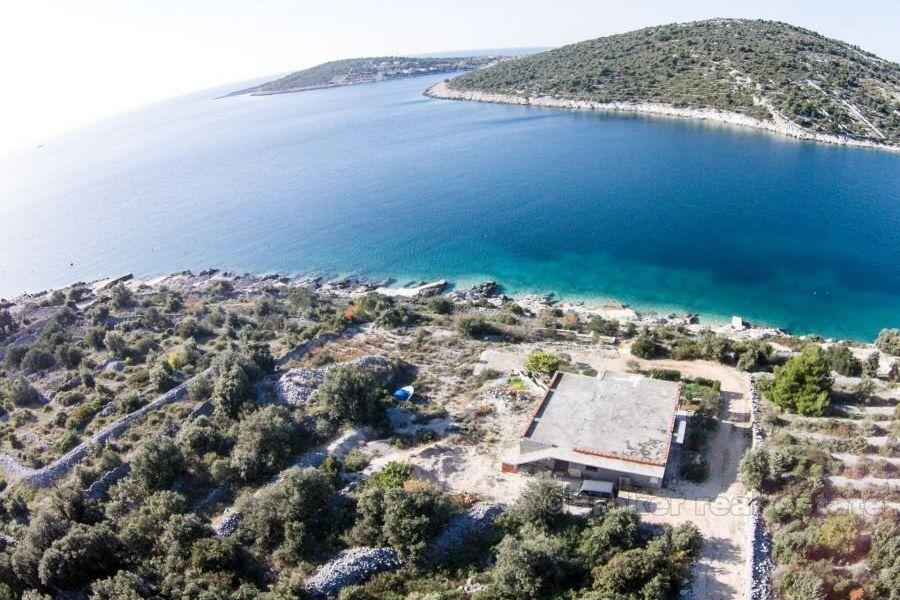 Maison non finie sur deux étages, à vendre