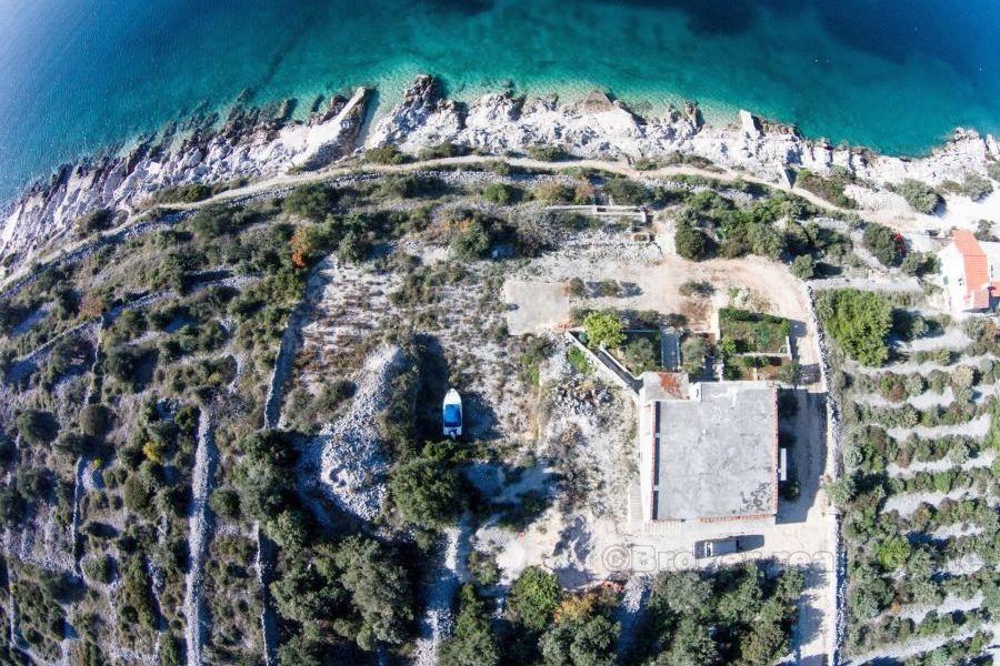 Maison non finie sur deux étages, à vendre