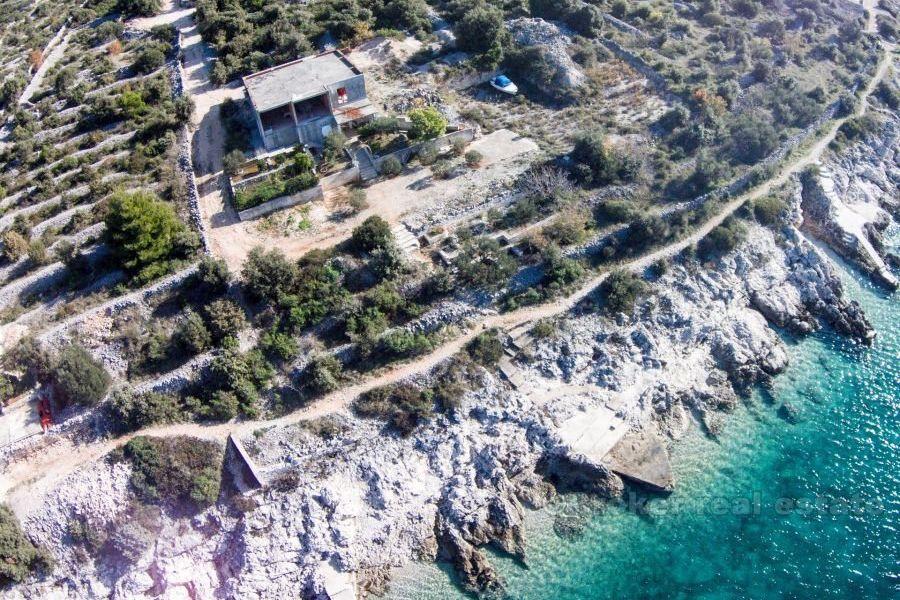 Maison non finie sur deux étages, à vendre