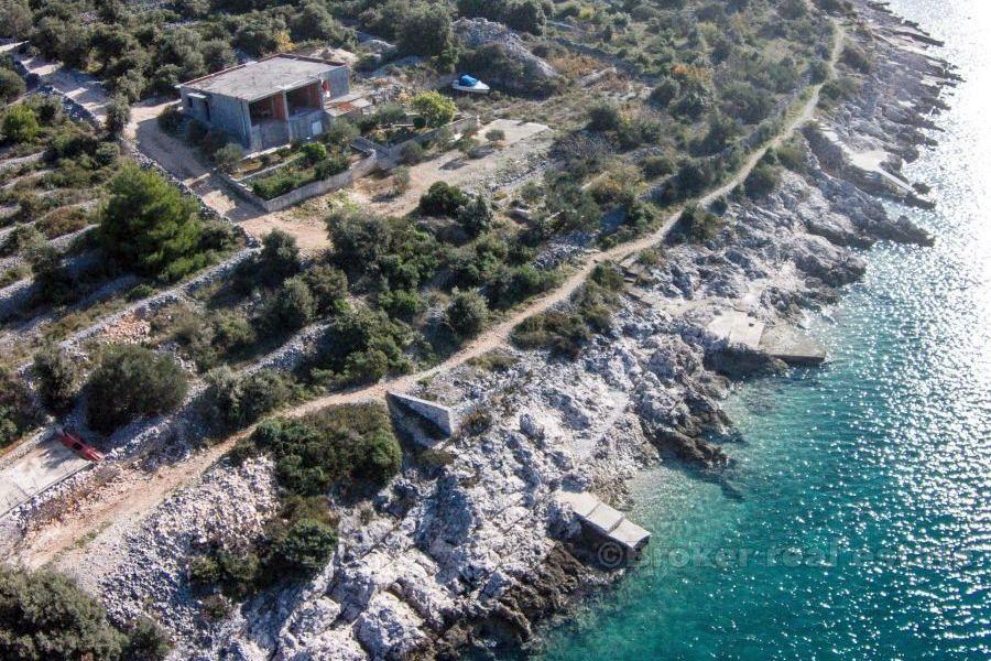 Nedovršena kuća na dvije etaže, na prodaju