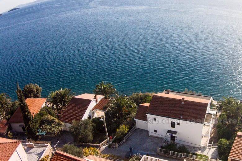 Casa, prima fila al mare, in vendita