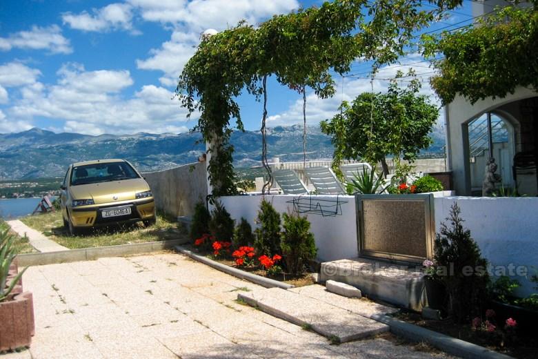 Maison en pierre démolie, à vendre