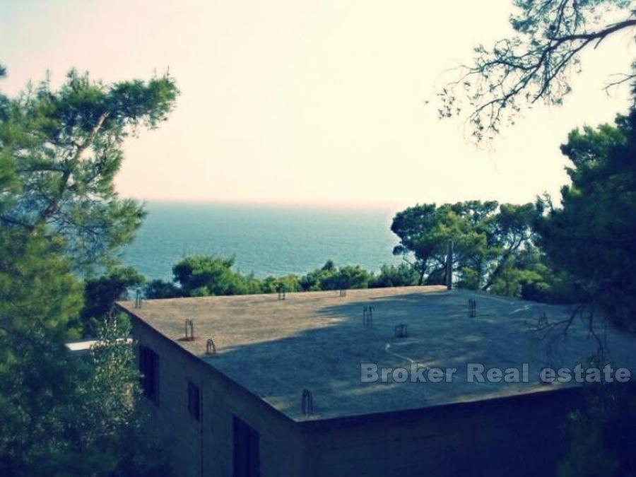 Casa sul terreno edificabile con vista sul mare