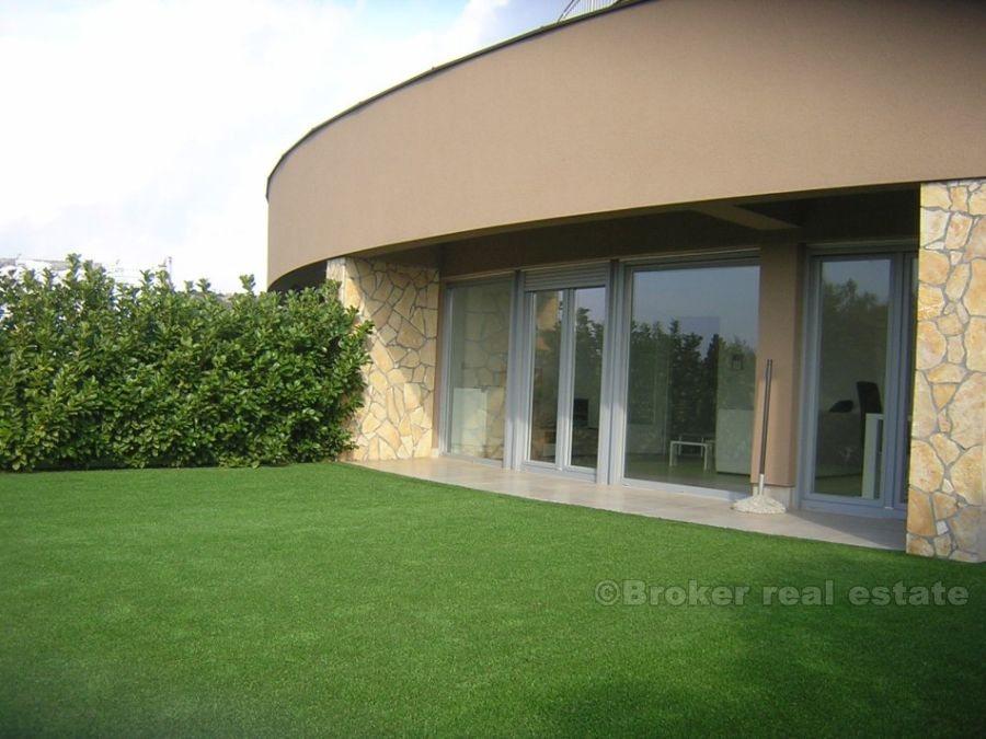 Maison dans un immeuble attrayant, à vendre