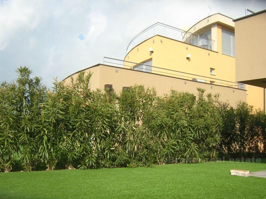 Maison dans un immeuble attrayant, à vendre