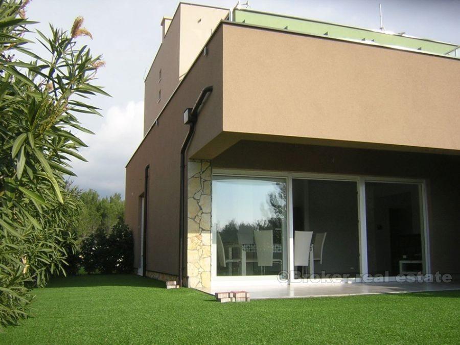 Maison dans un immeuble attrayant, à vendre