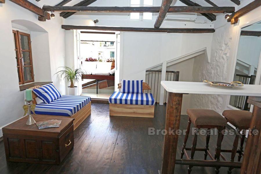 Renoviran stan u centru, na prodaju