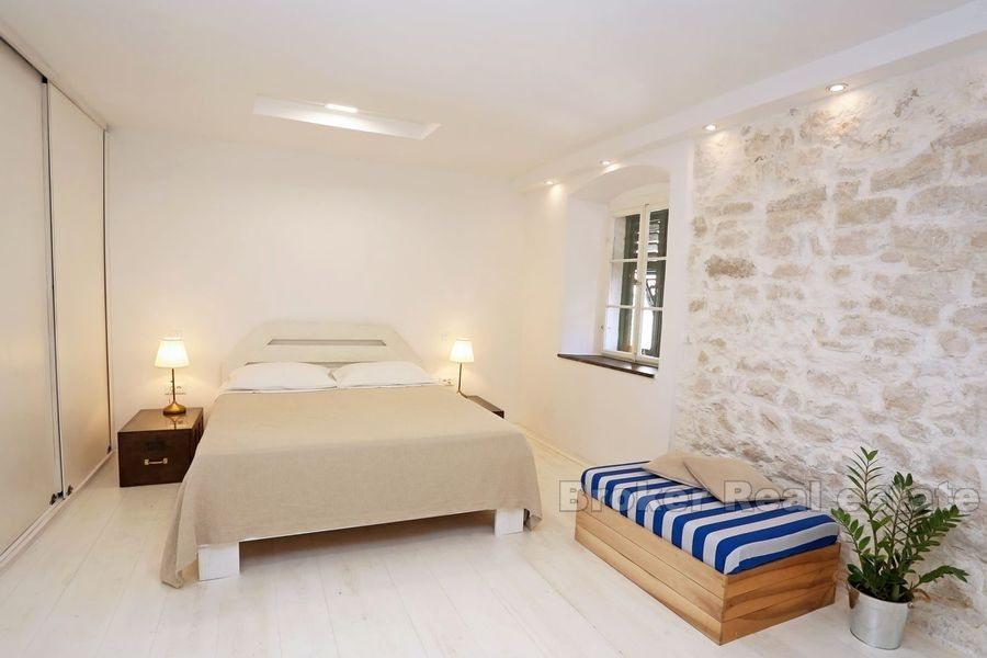 Renoviran stan u centru, na prodaju