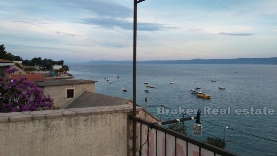 Stone house in the center of Bol, for sale